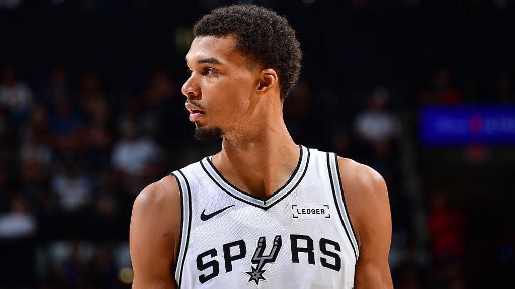 ویمبانیاما در تاریخ NBA رکوردشکنی کرد؛ پیروزی اسپرز مقابل نتس